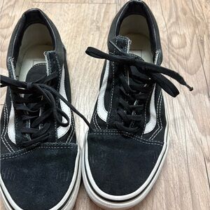 Vans Men's / Women’s Vintage Classic Black and White Sneakers